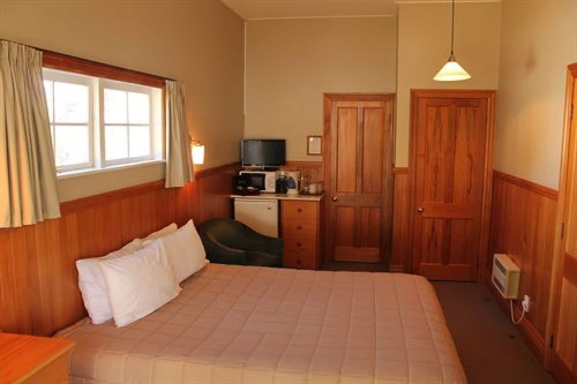 Huka Falls Resort Taupo Ngoại thất bức ảnh A room at the hotel