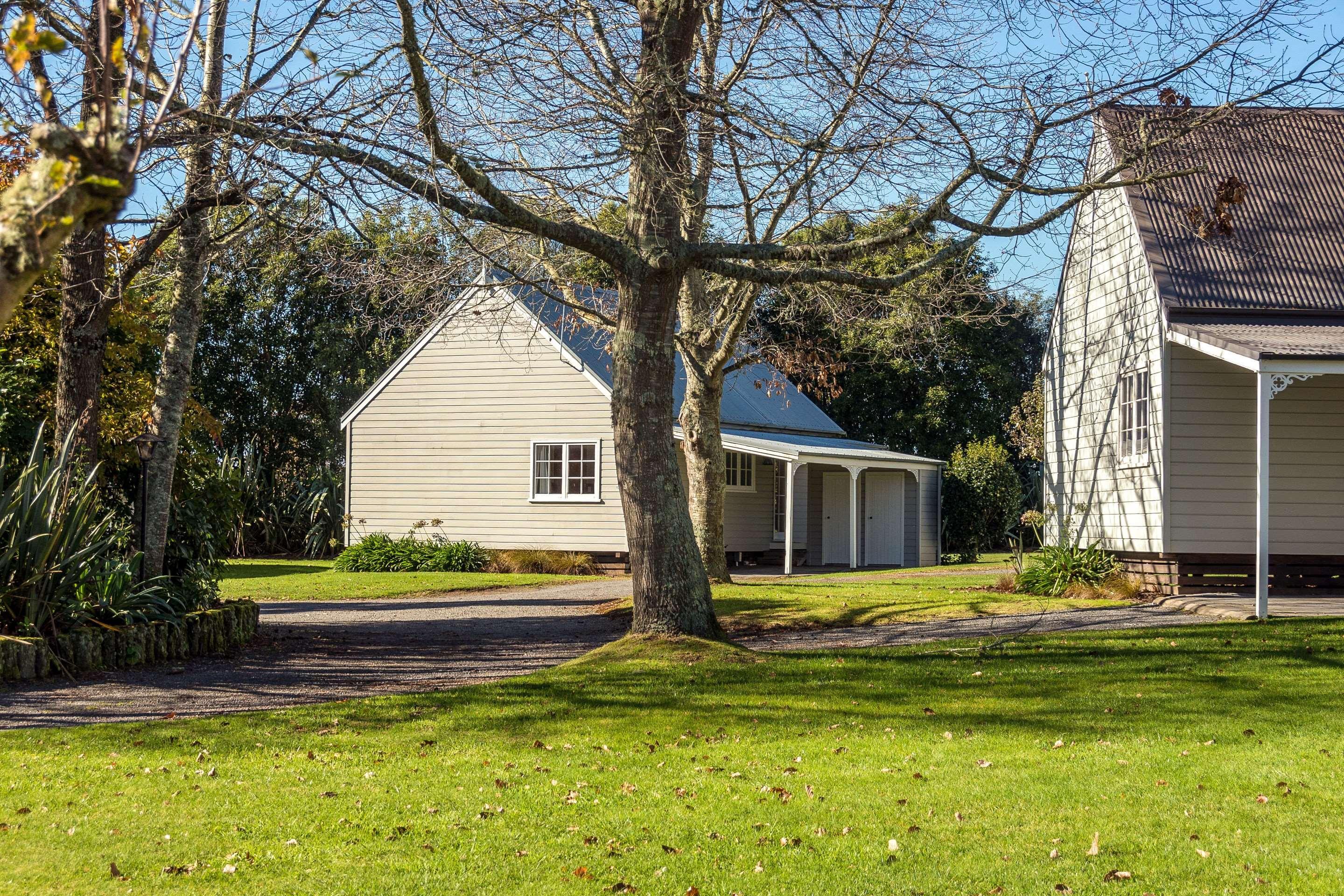 Huka Falls Resort Taupo Ngoại thất bức ảnh The stable