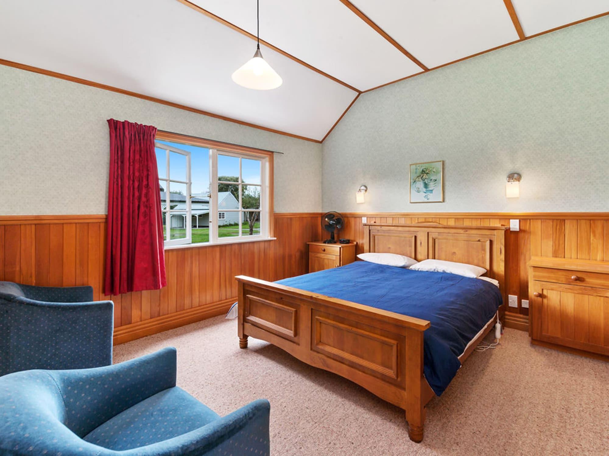 Huka Falls Resort Taupo Ngoại thất bức ảnh A bedroom in a typical New Zealand home