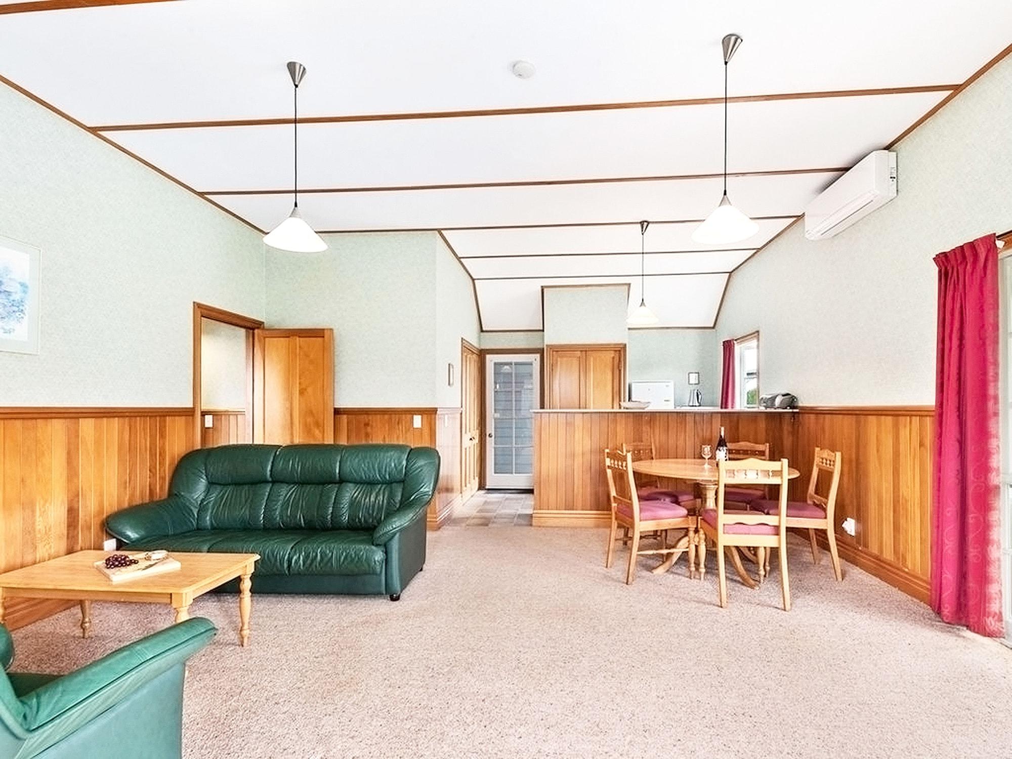Huka Falls Resort Taupo Ngoại thất bức ảnh The interior of the station building