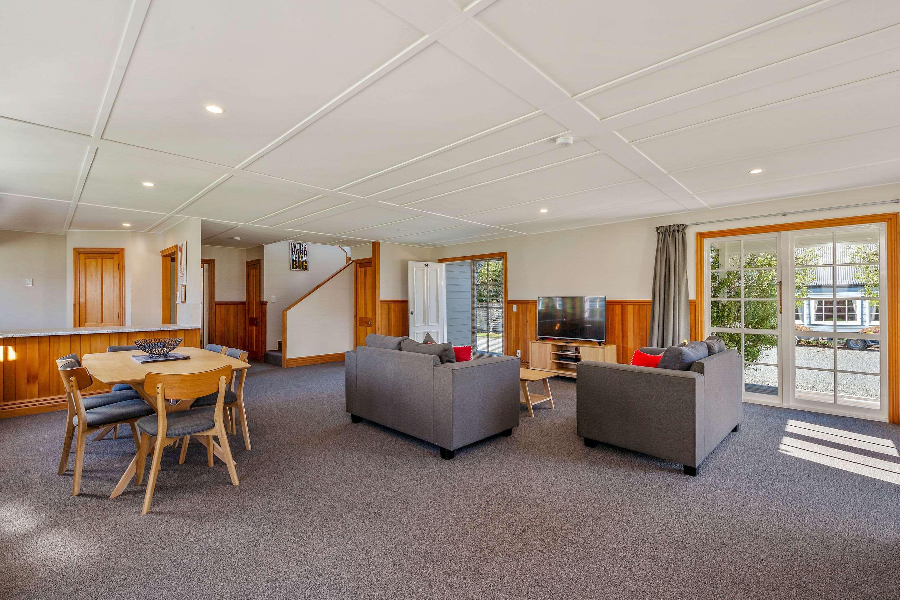 Huka Falls Resort Taupo Ngoại thất bức ảnh Living area of a three-bedroom apartment