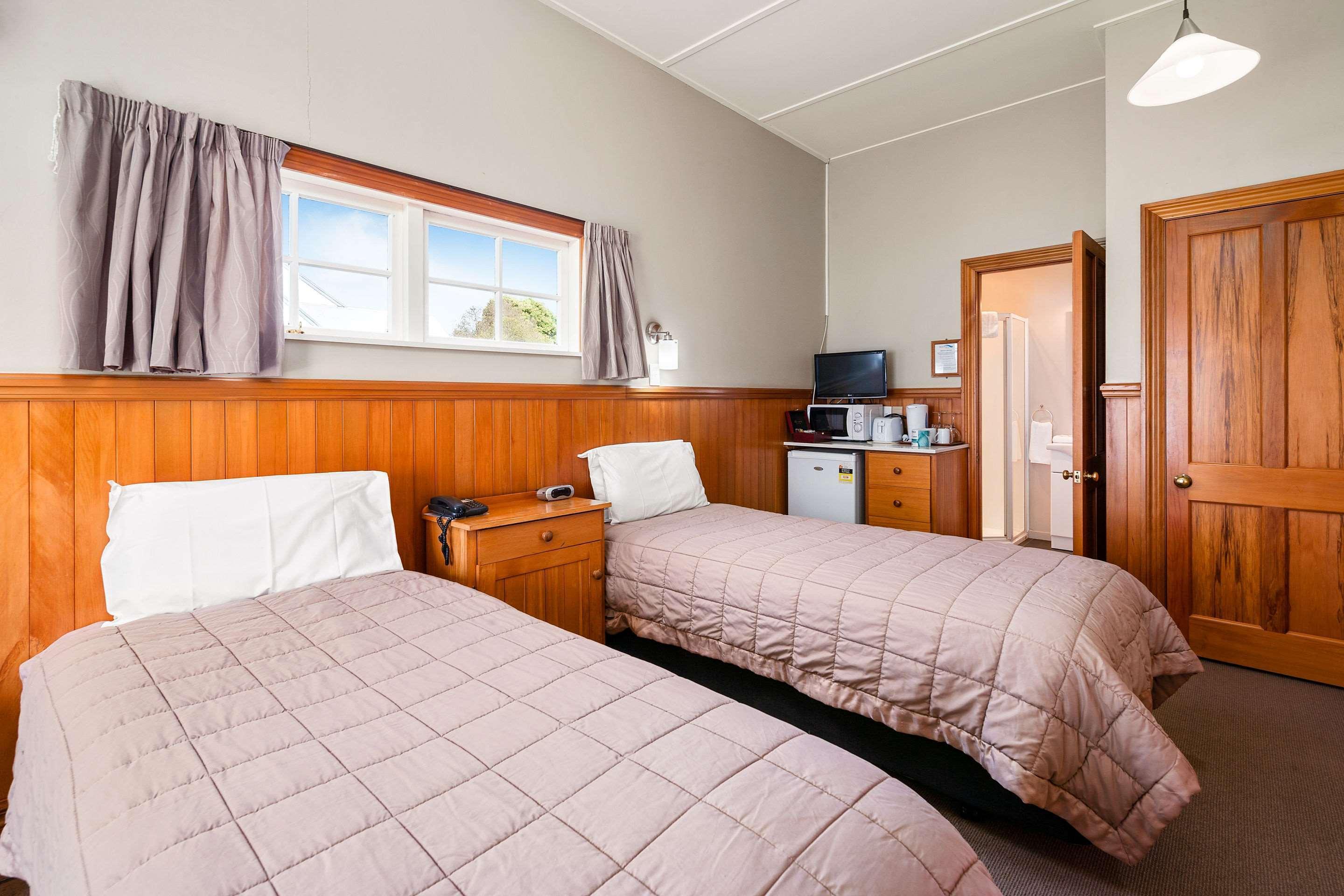 Huka Falls Resort Taupo Ngoại thất bức ảnh A typical room at the hotel