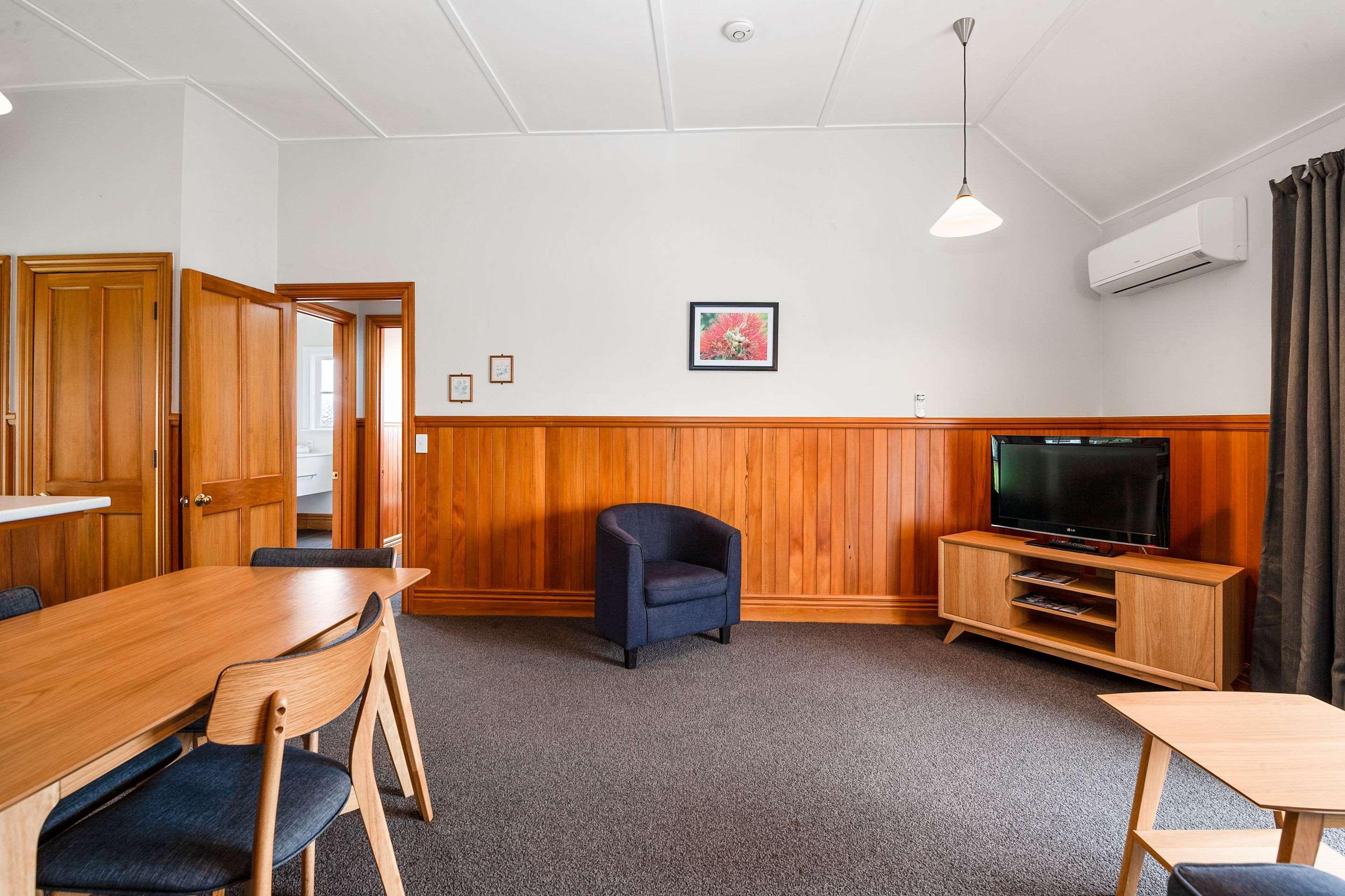 Huka Falls Resort Taupo Ngoại thất bức ảnh A common room at the University of Otago