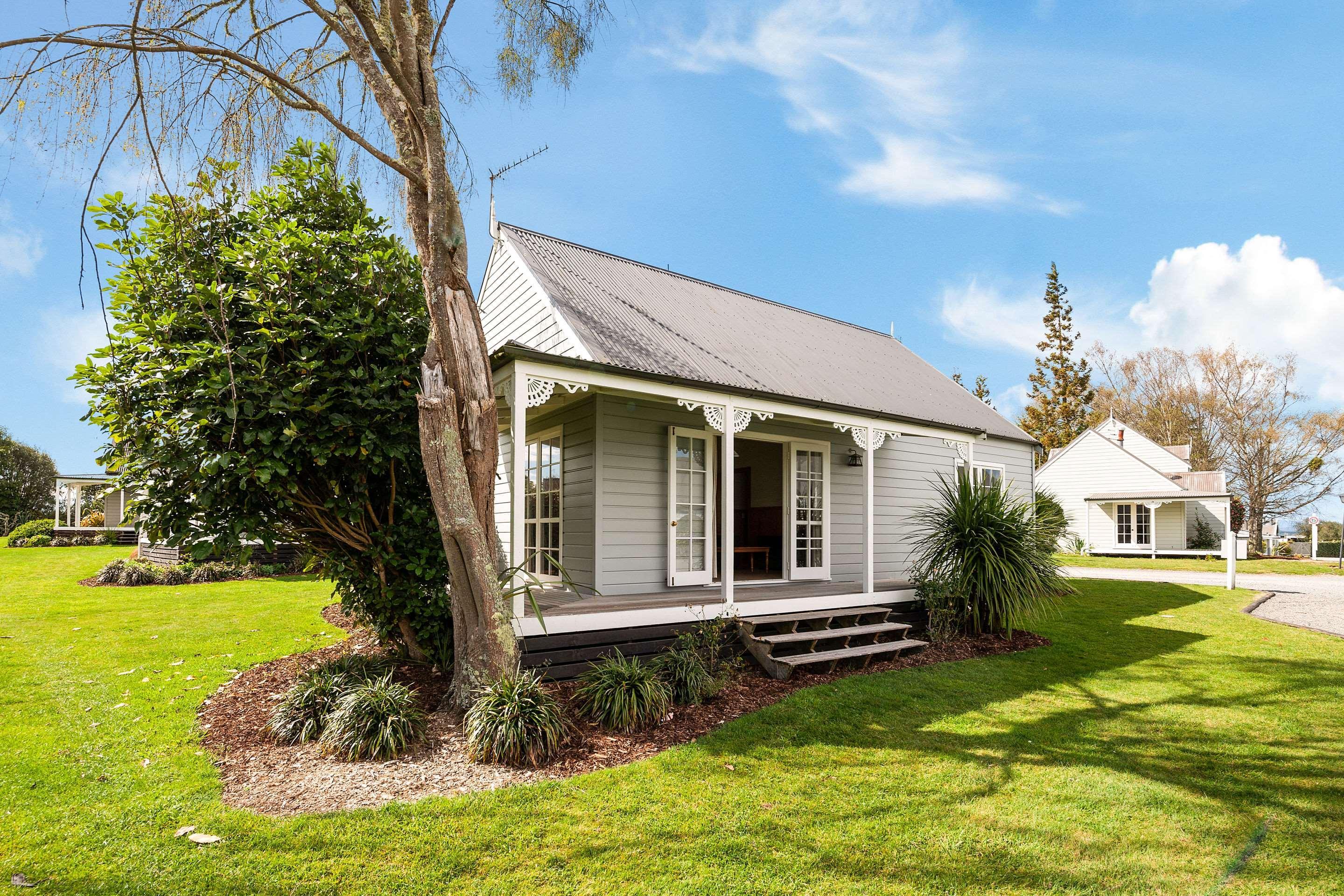 Huka Falls Resort Taupo Ngoại thất bức ảnh The first house in Ashburton, built in 1858