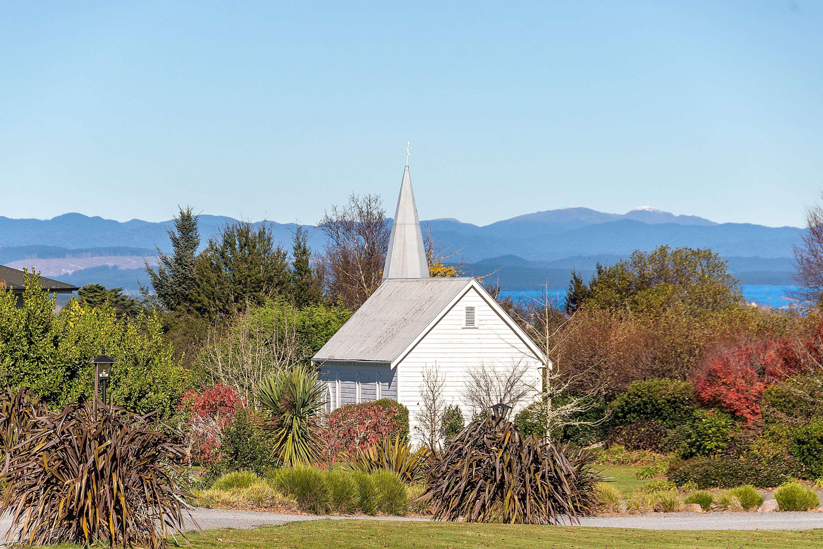 Huka Falls Resort Taupo Ngoại thất bức ảnh The church in 2016