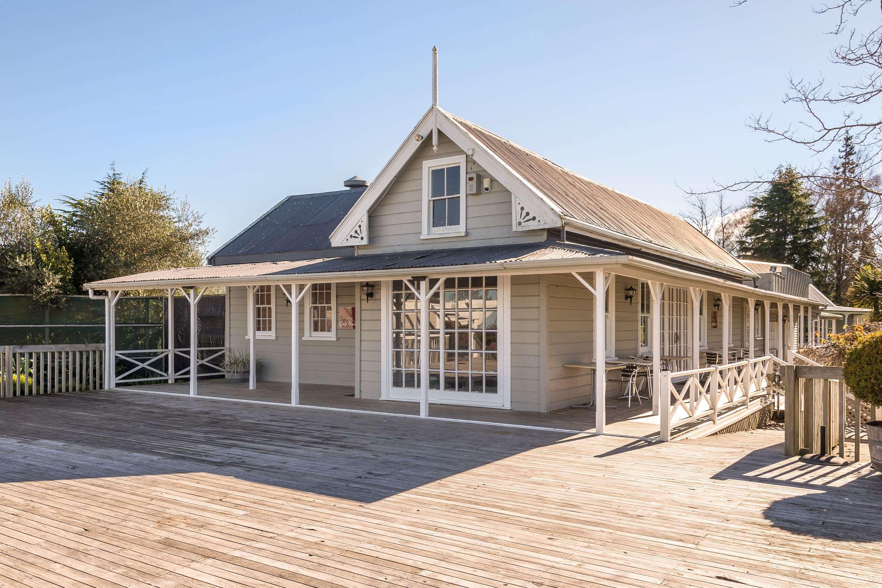Huka Falls Resort Taupo Ngoại thất bức ảnh The former station building at the station's current location