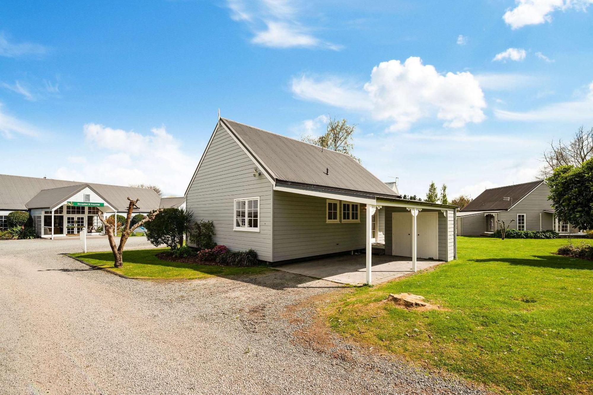 Huka Falls Resort Taupo Ngoại thất bức ảnh A bungalow in the Netherlands