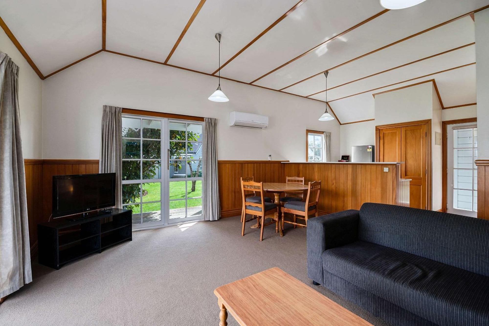 Huka Falls Resort Taupo Ngoại thất bức ảnh A typical two bedroom apartment