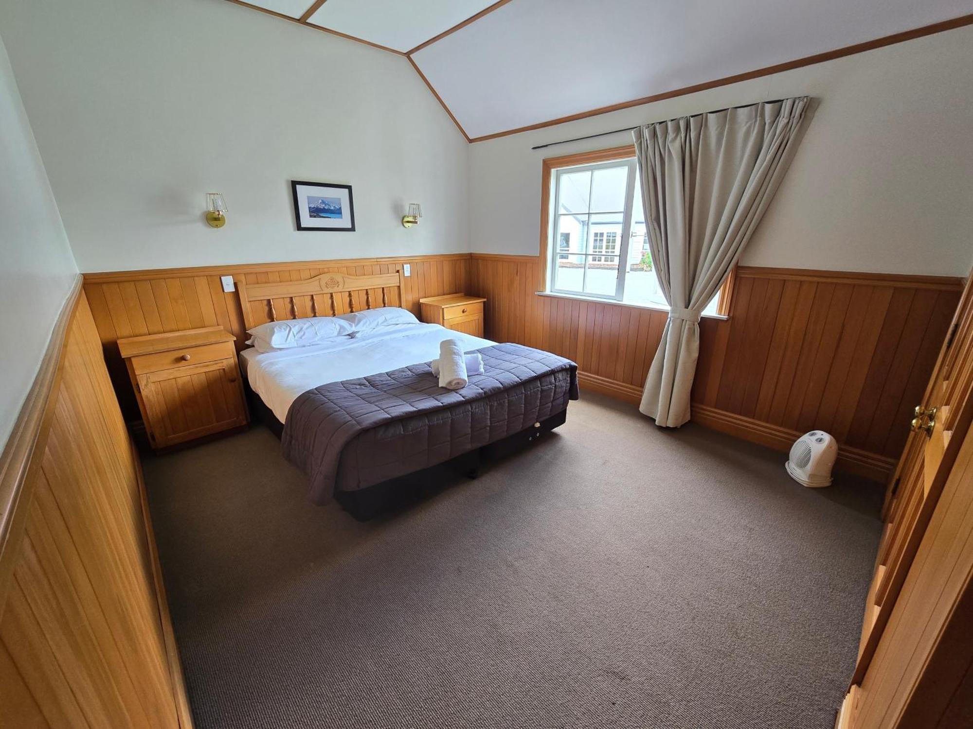 Huka Falls Resort Taupo Ngoại thất bức ảnh A room at the hotel