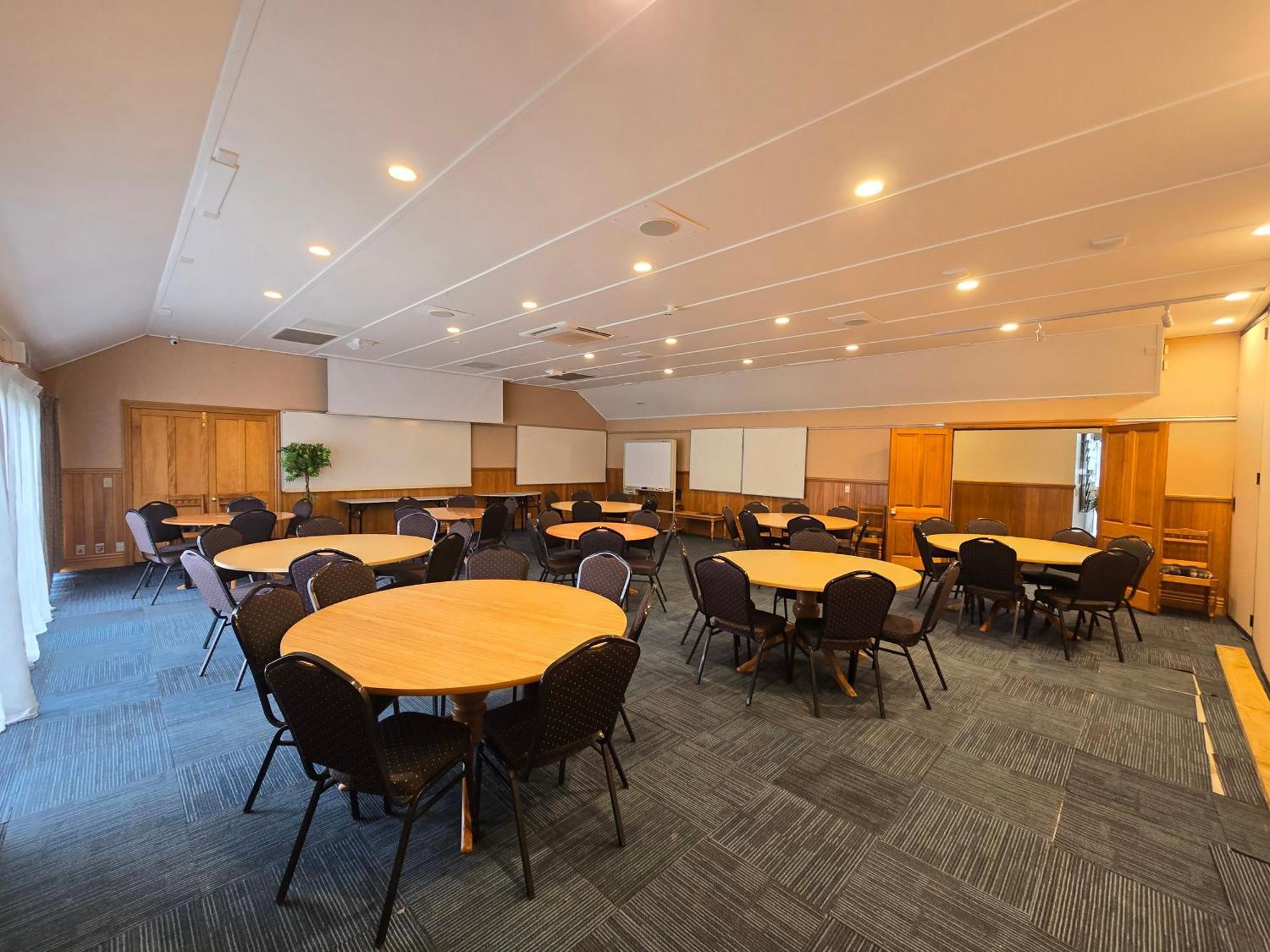 Huka Falls Resort Taupo Ngoại thất bức ảnh The meeting room at the National Institute of Water and Atmospheric Research
