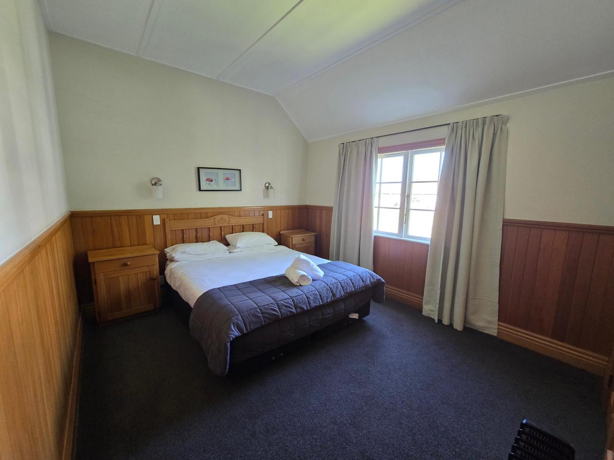 Huka Falls Resort Taupo Ngoại thất bức ảnh A room at the hotel