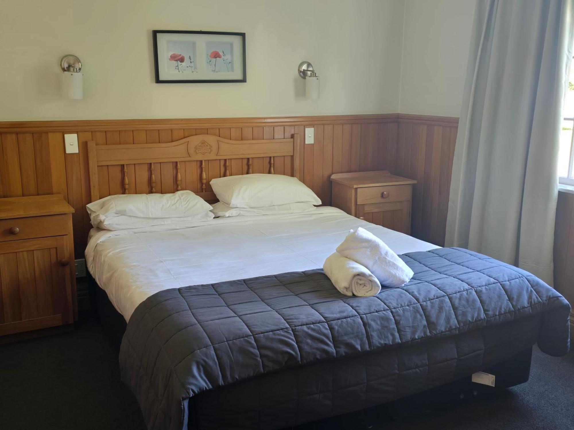 Huka Falls Resort Taupo Ngoại thất bức ảnh A bedroom at the hotel